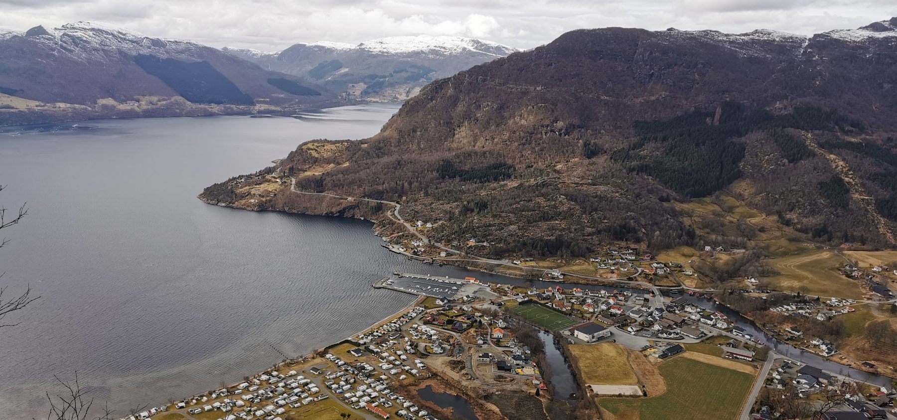 Sønnanåheia, Preståsen og Tiuråsen
