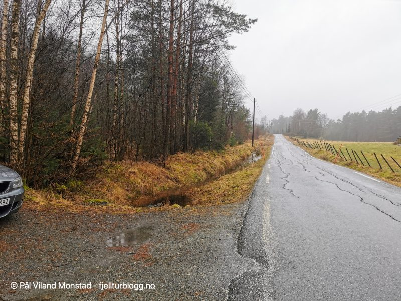 Lomme å parkere på et par hundre meter fra start, i begge retninger.