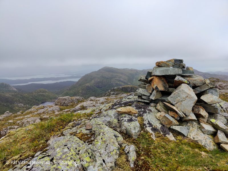 Dagens første topp, Steingilshøgda i bakgrunnen.