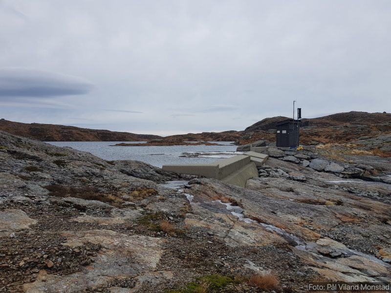 Ved utløpet av Mosarevvatnet er det laget dam. Vannet er kilde for drikkevannet til Ølen vassverk som forsyner Ølen og Ølensvåg.