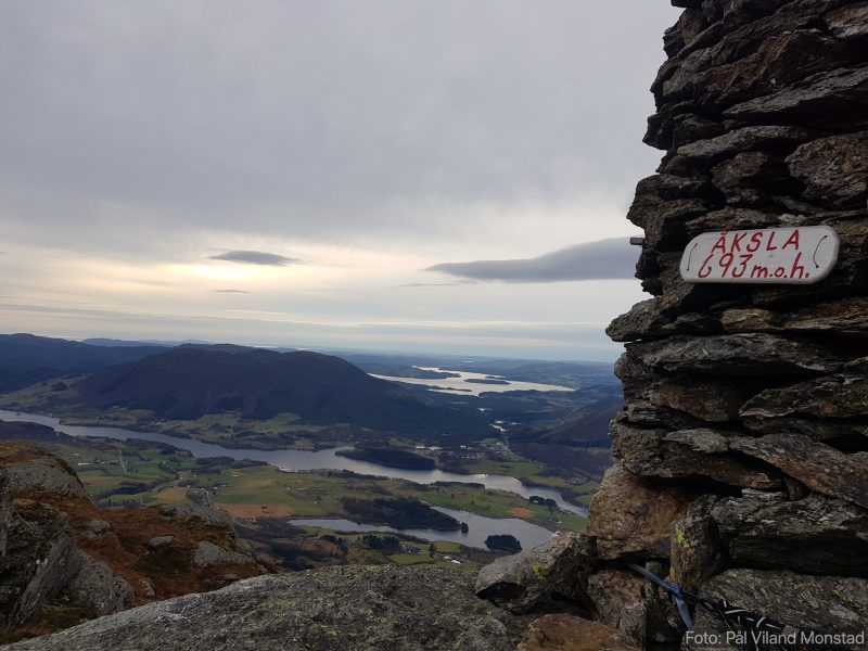 Vatsvatnet. Skjoldafjorden lenger ute.