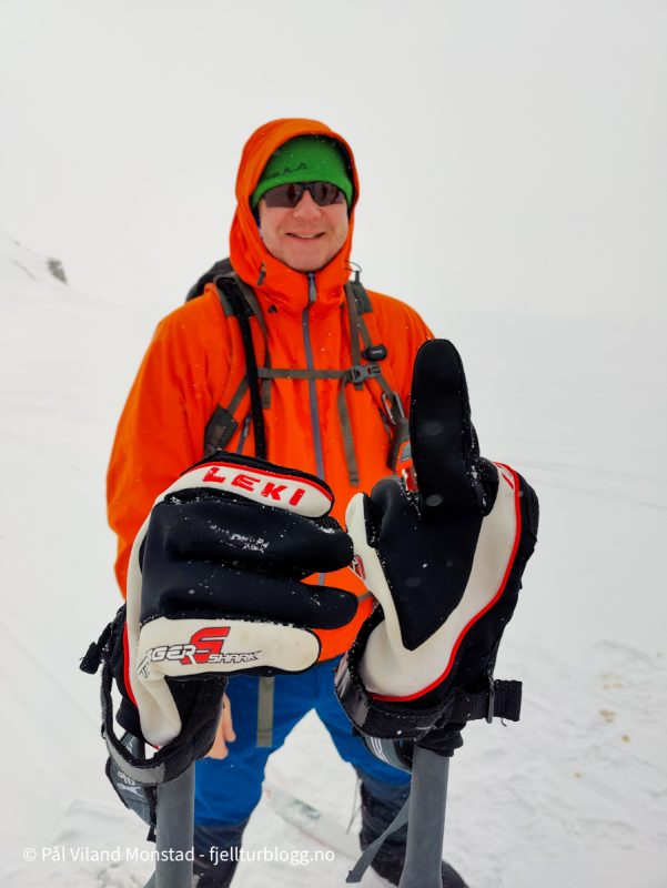 Noen viser fingeren til fjellturbloggeren.