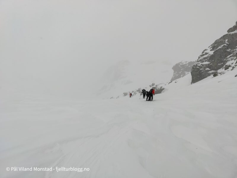 Skikkelig snødrev nordover, men etter hvert i ryggen.
