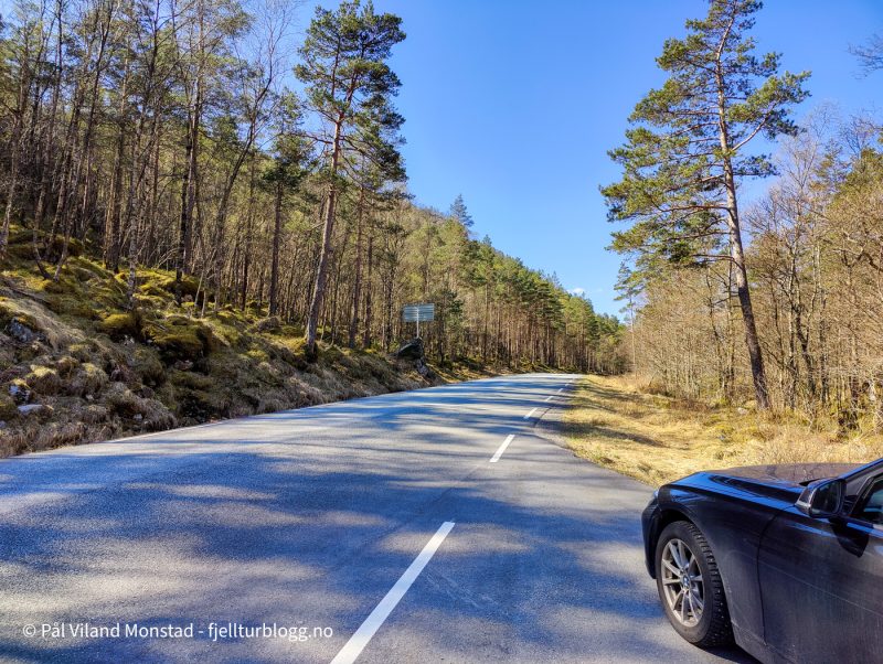 Bilen ble parkert i Eidadalen langs rv13.
