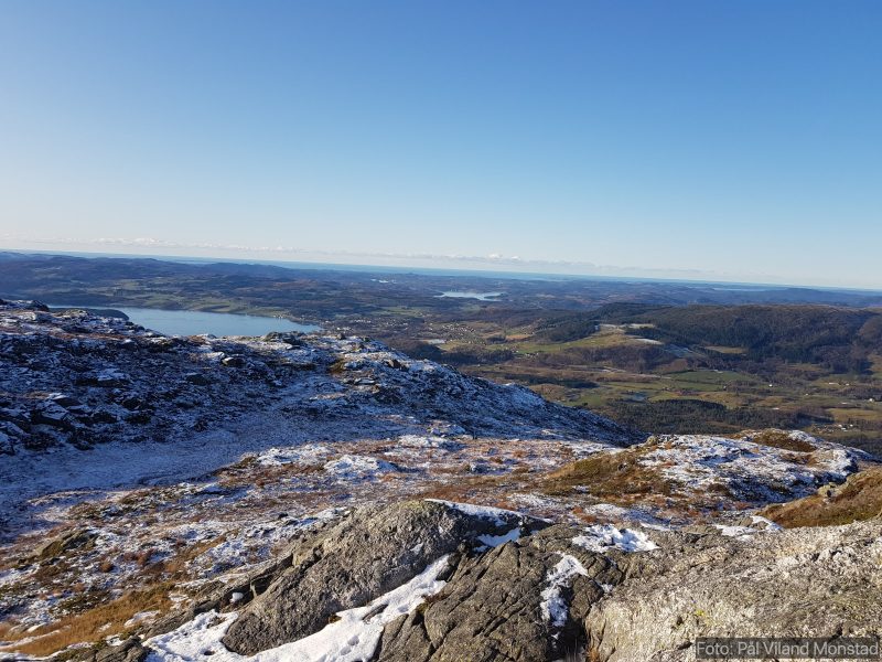 Skjoldafjorden og videre vestover mot Sletta.