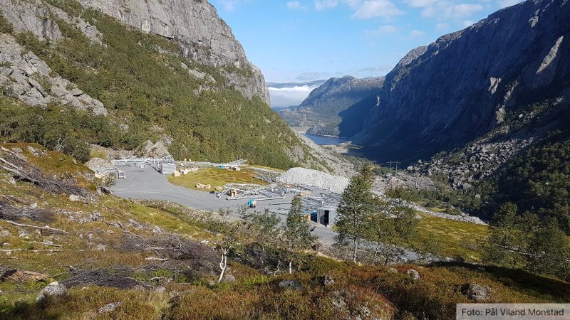 Glommedalstippen. Stor aktivitet i dalføret i forbindelse med oppgradering av høyspentlinjene.