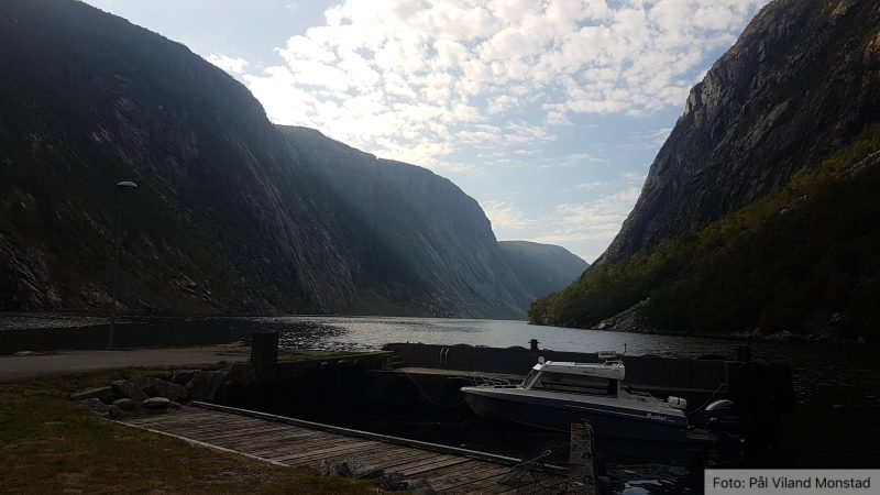 Kaien i Førresbotn. Herfra båt videre ut Jøsenfjorden til Hauga.