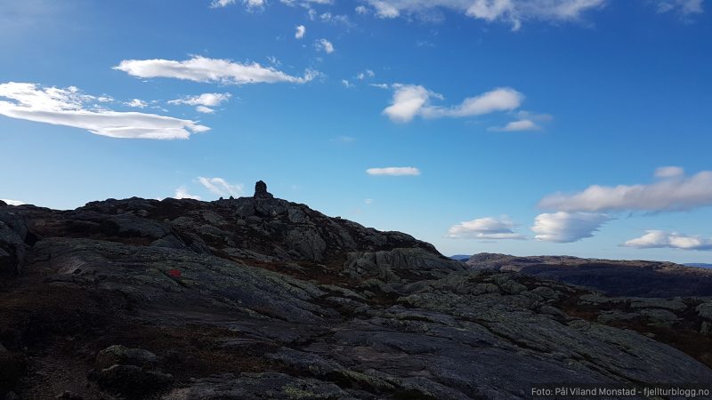 Varden på toppen i sikte
