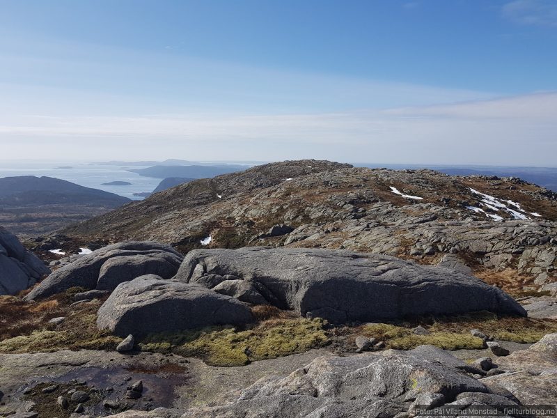 Fint å gå bortover Gråfjellet. Mye kjekkere enn den sørpete stien på vei opp