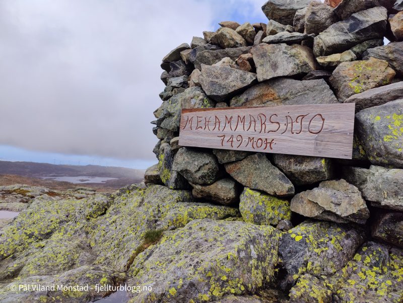 Ingen vanlig varde, mer en mur i halvsirkel på toppen.