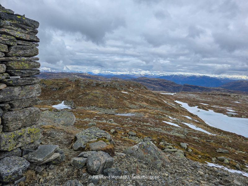 Fortsatt snø innover Suldalsheiene.