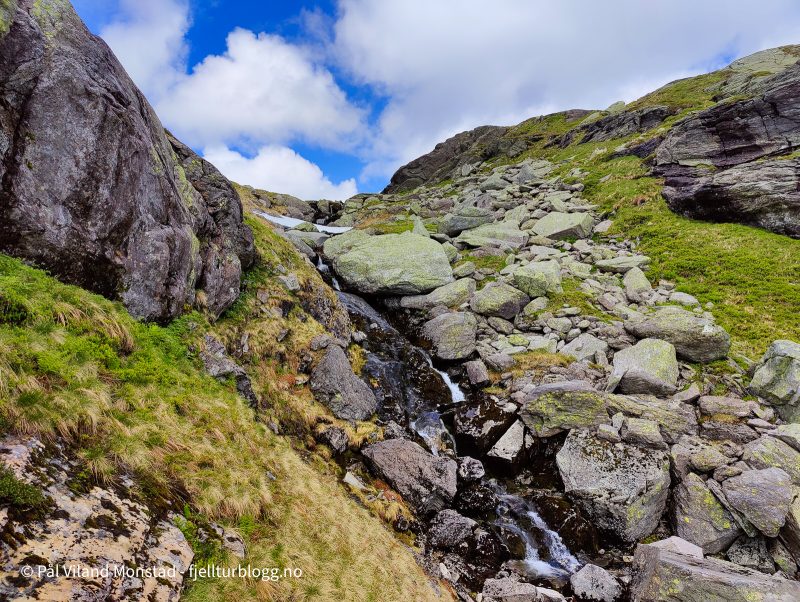 Siste stykket øverst i skaret.