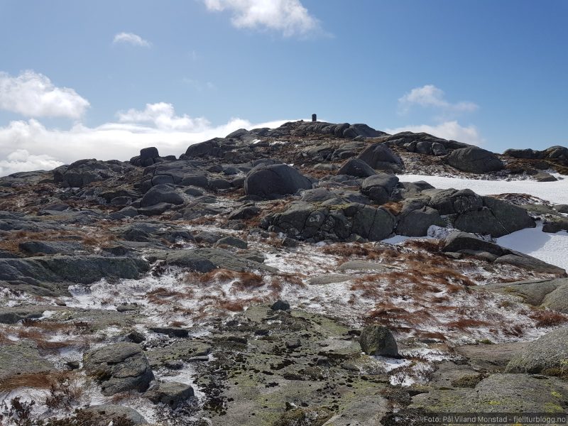 Lettgått bortover fjellryggen, selv om det også her er litt kupert