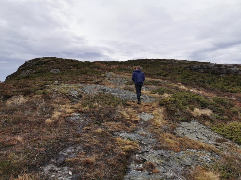 Veien er slutt og det er fast fjell mot målet.