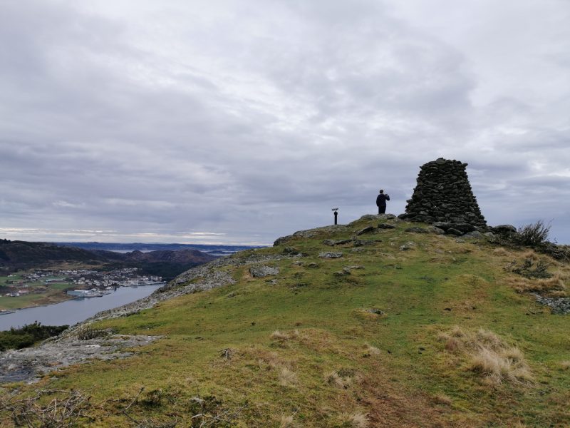 Vardefjellet lever opp til navnet, med stor varde!